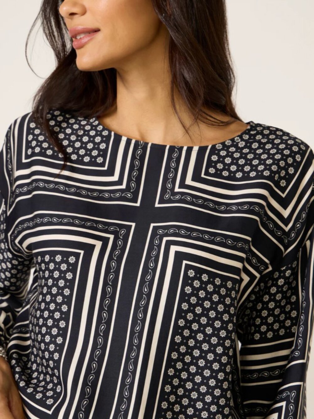 EVEREVE Scarlett Dolman Blouse Black White Geometric Balloon Sleeve